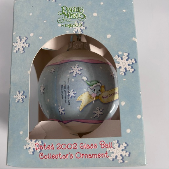 Enesco Precious Moment 2002 glass ball ornament - BABY GIRL’S FIRST CHRISTMAS - Picture 6 of 9